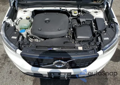 2021 Volvo Xc40 T5 R-Design z USA, uszkodzony, nr VIN YV4162UM3M2405076